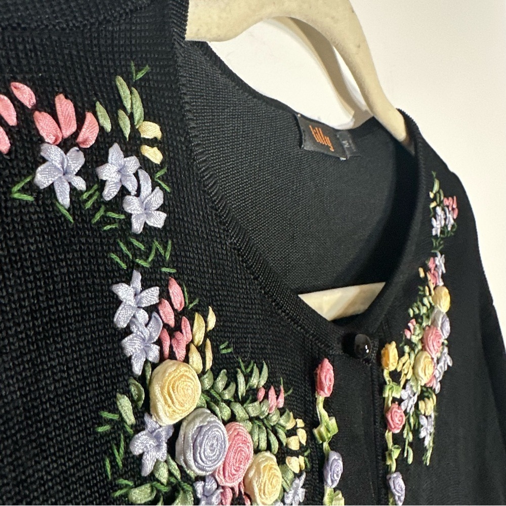 Lilly‎ Black Embroidered Floral Button Front Cardigan Sweater M - Picture 11 of 16